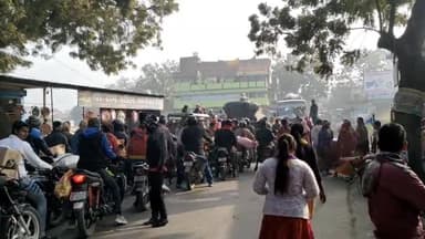 गरखा: गरखा बाजार में जाम लगने के कारण लोग परेशान