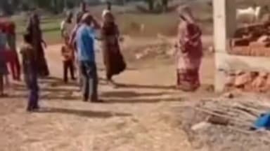 देवसर: बाघाडीह ग्राम में दो गुटों में जमकर चले लाठी डंडे व पत्थर से की गई तोड़फोड़, वीडियो सोशल मीडिया में हुआ वायरल