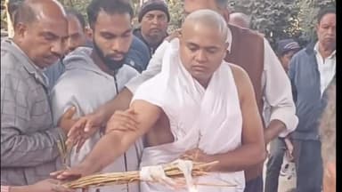 हज़ारीबाग: समाजसेवी सुनील सिन्हा पंचतत्व में हुए विलीन, भाजपा कार्यकर्ताओं ने ओढ़ाया पार्टी का झंडा