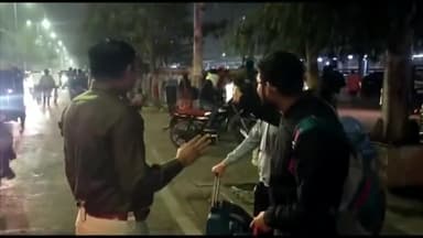 इंदौर: रेलवे स्टेशन इंदौर पर यातायात पुलिस ने की यात्री वाहनों पर कार्रवाई, बस और ऑटो रिक्शा के बनाए चालान