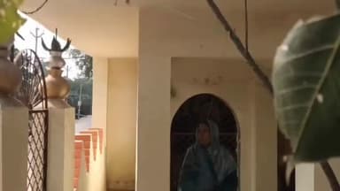 हमीरपुर: सुमेरपुर कस्बे के नरही मार्ग स्थित मंदिर में हुई चोरी, पुलिस ने किया मामला दर्ज