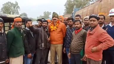 हमीरपुर: ई-रिक्शा संघ ने निकाली सुमेरपुर कस्बे में यातायात जागरूकता रैली, यातायात प्रभारी ने दिखाई हरी झंडी