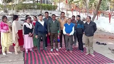 कटनी नगर: कलेक्ट्रेट के सामने सर्व शिक्षा अभियान के कर्मचारियों ने 2 सूत्रीय मांगों को लेकर किया प्रदर्शन