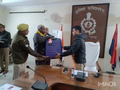 गाज़ियाबाद: हरसांव स्थित पुलिस लाइन में सेवानिवृत्त हुए पुलिसकर्मियों को प्रशस्ति पत्र देकर दी गई भावभीनी विदाई