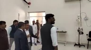 डीएम ने मेडिकल कॉलेज का किया निरीक्षण, निर्माण कार्यों के बारे में ली जानकारी, सीडीओ साई तेजा सीलम भी रहे मौजूद।