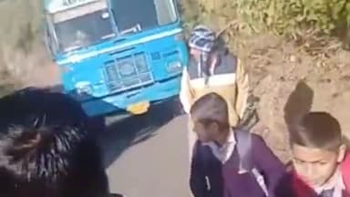 मोरनी: बड़ी शेर से मोरनी जाते समय दो बार खराब हुई हरियाणा रोडवेज की बस,बच्चों को पैदल तय करना पड़ा सफर