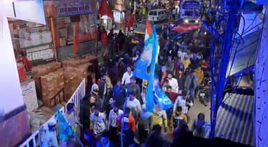 खुरई: खुरई नगर में मुस्लिम भाइयों ने संदली चादर के साथ संपन्न की शहर गश्त, बड़ी संख्या में मुस्लिम समुदाय के लोग हुए शामिल