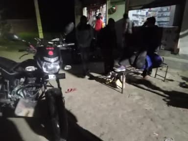 बरौली: परसा मोड़ पर दो बाइकों की टक्कर में एक बाइक सवार गंभीर रूप से हुआ घायल, निजी क्लिनिक में चल रहा इलाज