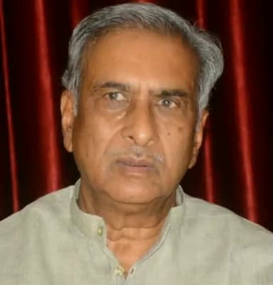 ಮುಂಡರಗಿ: ಪಟ್ಟಣದ ಶ್ರೀ ಅನ್ನದಾನೇಶ್ವರ ಮಠಕ್ಕೆ ಇಂದು ಬಸವರಾಜ ಹೊರಟ್ಟಿ ಭೇಟಿ