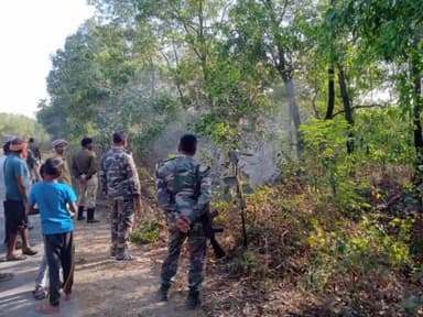 बरकट्ठा: गयपहाड़ी के जंगल में लगी आग, जिला परिषद सदस्य व ग्रामीणों के प्रयास से काबू पाया गया