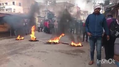 आरा: धोबहा में हर्ष फायरिंग में एक अधेड़ की मौत के बाद आक्रोशित परिजनों ने किया सड़क जाम, दोषियों पर कार्रवाई की हुई मांग