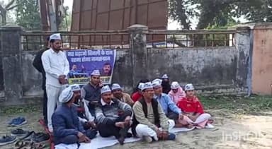 बहराइच: कलेक्ट्रेट स्थित धरना स्थल पर आप पार्टी के पदाधिकारियों ने बढ़ते बिजली के दामों को लेकर किया धरना प्रदर्शन