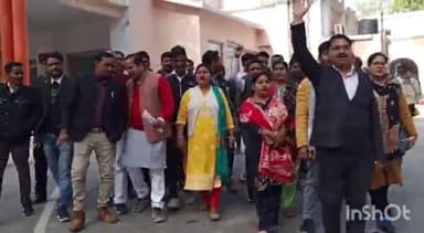 बहराइच: कलेक्ट्रेट पहुंचे राष्ट्रीय ब्राह्मण महासंघ के पदाधिकारियों ने किया प्रदर्शन, अपनी मांगों को लेकर सौंपा ज्ञापन