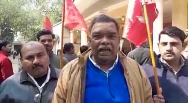 नवाबगंज: कम्युनिस्ट पार्टी के वरिष्ठ कार्यकर्ता व अधिवक्ता रणधीर सिंह सुमन ने गौतम अडानी के खिलाफ डीएम को ज्ञापन सौंपा