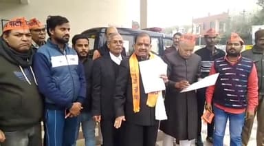 कानपुर: जनसंघ पार्टी ने बर्रा थाने में स्वामी प्रसाद मौर्य के खिलाफ की नारेबाज़ी, थाने में सौंपा ज्ञापन