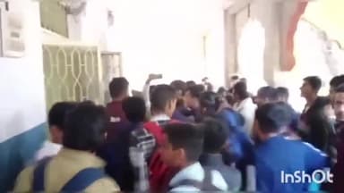 लाडपुरा: नयापुरा राजकीय महाविद्यालय परिसर में छात्रों का हंगामा, अपनी मांगों को लेकर नारेबाजी कर प्राचार्य कक्ष में दिया धरना