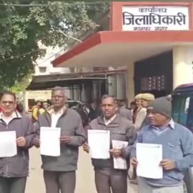 कानपुर: राष्ट्रीय लोकदल के पदाधिकारियों ने अपनी मांगों को लेकर कलेक्ट्रेट में दिया ज्ञापन