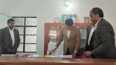 गोंडा: तहसील सदर का जिला अधिकारी ने किया औचक निरीक्षण, संबंधित अधिकारियों को दिए आवश्यक दिशा-निर्देश