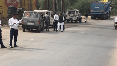 सिंगरौली: यातायात पुलिस ने माजन रेलवे पुल के पास चलाया सघन चेकिंग अभियान, 20 वाहनों के काटे चालान