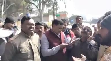 जलेसर: रामचरितमानस को लेकर स्वामी प्रसाद मौर्य के बयान से आक्रोशित हिंदू एकता संगठन के कार्यकर्ता अवागढ़ थाने पहुंचे