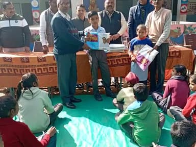 तिजारा: भिंडूसी राजकीय उच्च माध्यमिक विद्यालय के प्रांगण में 152 बच्चों को मिली निःशुल्क यूनिफॉर्म