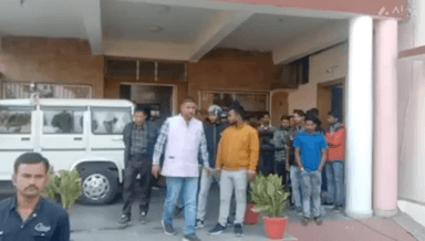 सिंगरौली: बैढन बस स्टैंड से गायब युवक का 1 महीने बाद भी नहीं चला पता, परिजनों ने एसपी से लगाई मदद की गुहार