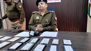 मुरादाबाद: सर्विलांस टीम द्वारा 32 मोबाइलों को ढूंढकर उनके मालिकों को सौंपा गया, पुलिस लाइन में SSP ने प्रेस वार्ता कर दी जानकारी