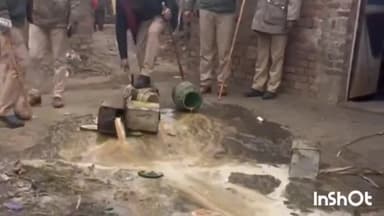 लखीमपुर: जनपद खीरी के विभिन्न थानों द्वारा विगत 24 घंटों में 204 लीटर अवैध शराब बरामद कर 12 अभियुक्तों को किया गया गिरफ्तार