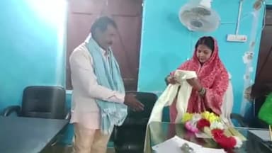 नावकोठी: रजाकपुर के पंचायत सचिव विद्या पासवान की सेवानिवृत्ति के उपरांत पंचायत भवन में विदाई सह सम्मान समारोह हुआ आयोजित