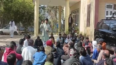 चरखी दादरी: CM फ्लाइंग टीम की छापेमारी से परेशान विभिन्न संगठनों के लोगों ने की बैठक, रोष प्रदर्शन कर दादरी CTM को सौंपा ज्ञापन