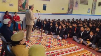 मुरादाबाद: थाना कटघर पुलिस ने बाल विद्या स्कूल के बच्चों को साइबर अपराधों के प्रति किया जागरूक