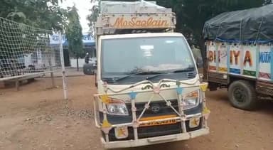 शिवपुरी नगर: सिरसौद पिछोर मार्ग से पुलिस ने एक छोटे हाथी वाहन को पकड़ा