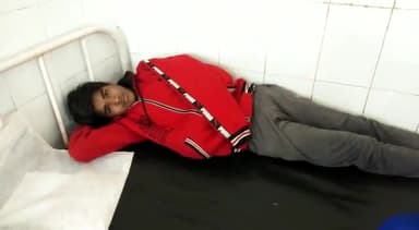 टीकमगढ़: नए स्टैंड के पास खेलते समय छत से गिरकर घायल हुआ किशोर, जिला अस्पताल में उपचार जारी