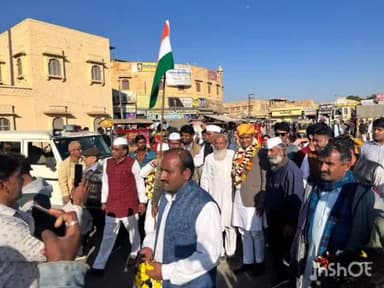 जैसलमेर: भारत जोड़ो यात्रा में लगातार 5 महीने तक शिरकत कर जैसलमेर पहुंचे भारत यात्री विकास व्यास का नगर परिषद सभापतिनेकिया स्वागत