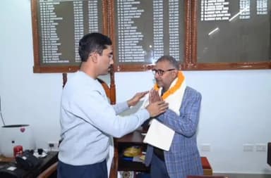 मोतिहारी: ज़िला अधिकारी के निजी सहायक नरेश प्रसाद हुए सेवानिवृत