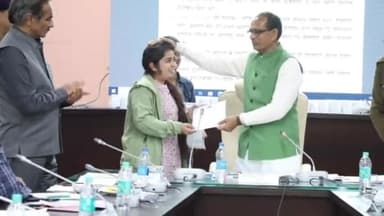 हुज़ूर: CM ने मंत्रालय में अपराधियों का सामना करने में साहस और वीरता का परिचय देने वाले नागरिकों को किया सम्मानित