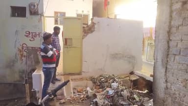 गोटेगांव: नगर पालिका परिषद के द्वारा गौरादेवी वार्ड स्थित चमेली नाले से अतिक्रमण को हटाया गया