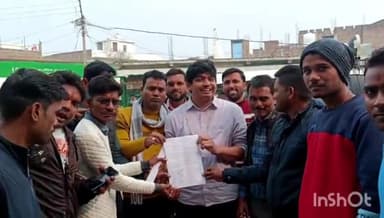 घुवारा: भगवाँ के जनपद सदस्य प्रतिनिधि ने पत्रकार को दी मकान गिरवाने की धमकी, पत्रकारों ने क्षेत्रीय विधायक पुत्र को सौंपा ज्ञापन