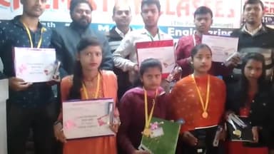 हिलसा: स्टेशन रोड पर क्विज प्रतियोगिता में सफल प्रतिभागियों को किया गया पुरस्कृत