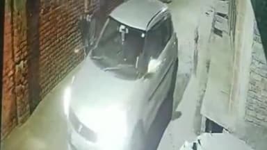 कानपुर: थाना चकेरी  क्षेत्र में नकाबपोश चोरों ने चार पहिया वाहन से चुराए बकरी और बकरे
घटना सीसीटीवी में हुई कैद