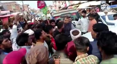 सुल्तानपुर: शहीद जवान के घर नहीं जाने पर लखनऊ-वाराणसी फोरलेन पर रोका गया शिवपाल यादव का काफिला, ग्रामीणों ने लगाए मुर्दाबाद के नारे