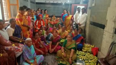 ಮುಂಡರಗಿ: ಪಟ್ಟಣದ ಅನ್ನದಾನೇಶ್ವರ ಮಠದಲ್ಲಿ ಉಡಿ ತುಂಬುವ ಕಾರ್ಯಕ್ರಮ