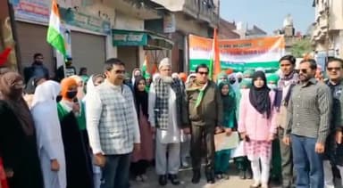 मुज़फ्फरनगर: खादरवाला में कादिर राणा की कोठी के पास समाजसेवी टीम व छात्र-छात्राओं ने सामूहिक राष्ट्रगान का किया आयोजन, निकाली रैली