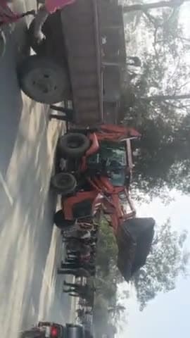 अतिक्रमण अतिक्रमण हो रहा है चांदनी चौक से गुड़ी चौक तक जितना भी फोटो हो रोड के साइड में जो घर बसा था सब को हटाया जा रहा