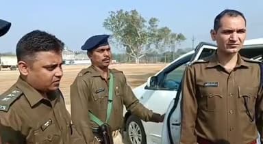 देवघर: जसीडीह के औद्योगिक क्षेत्र में इफको द्वारा स्थापित किए गए नैनो यूरिया प्लांट का SP सुभाष चंद्र जाट ने किया निरीक्षण