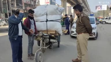 बहादुरगढ़: यातायात पुलिस ने नागरिक अस्पताल के सामने नियमों का उल्लंघन करने वाले 15 से ज्यादा वाहनों के काटे चालान