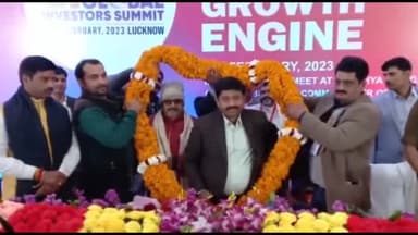 फैज़ाबाद: गांधी सभागार पहुंचे प्रदेश के औद्योगिक विकास मंत्री नंद गोपाल नंदी का किया गया स्वागत