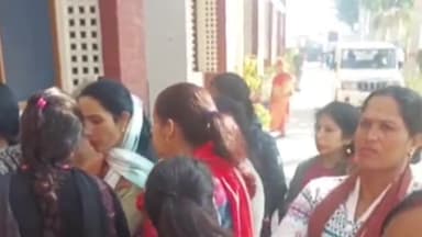 करनाल: डीएवी पीजी कॉलेज में परीक्षा दिए जाने से मना करने पर ANM की परीक्षा देने आए परीक्षार्थियों ने जताया रोष