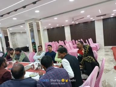 टीकमगढ़: सिविल लाइन स्थित व्हाइट हाउस होटल में सरपंच संघ की जिला स्तरीय बैठक का हुआ आयोजन, आगामी क्रियाकलापों की बनाई रूपरेखा