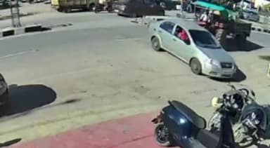 जोधपुर: CHB के 18 सेक्टर में ट्रैक्टर ने मारी कार को ज़बरदस्त टक्कर, CCTV कैमरे की तस्वीरें आई सामने